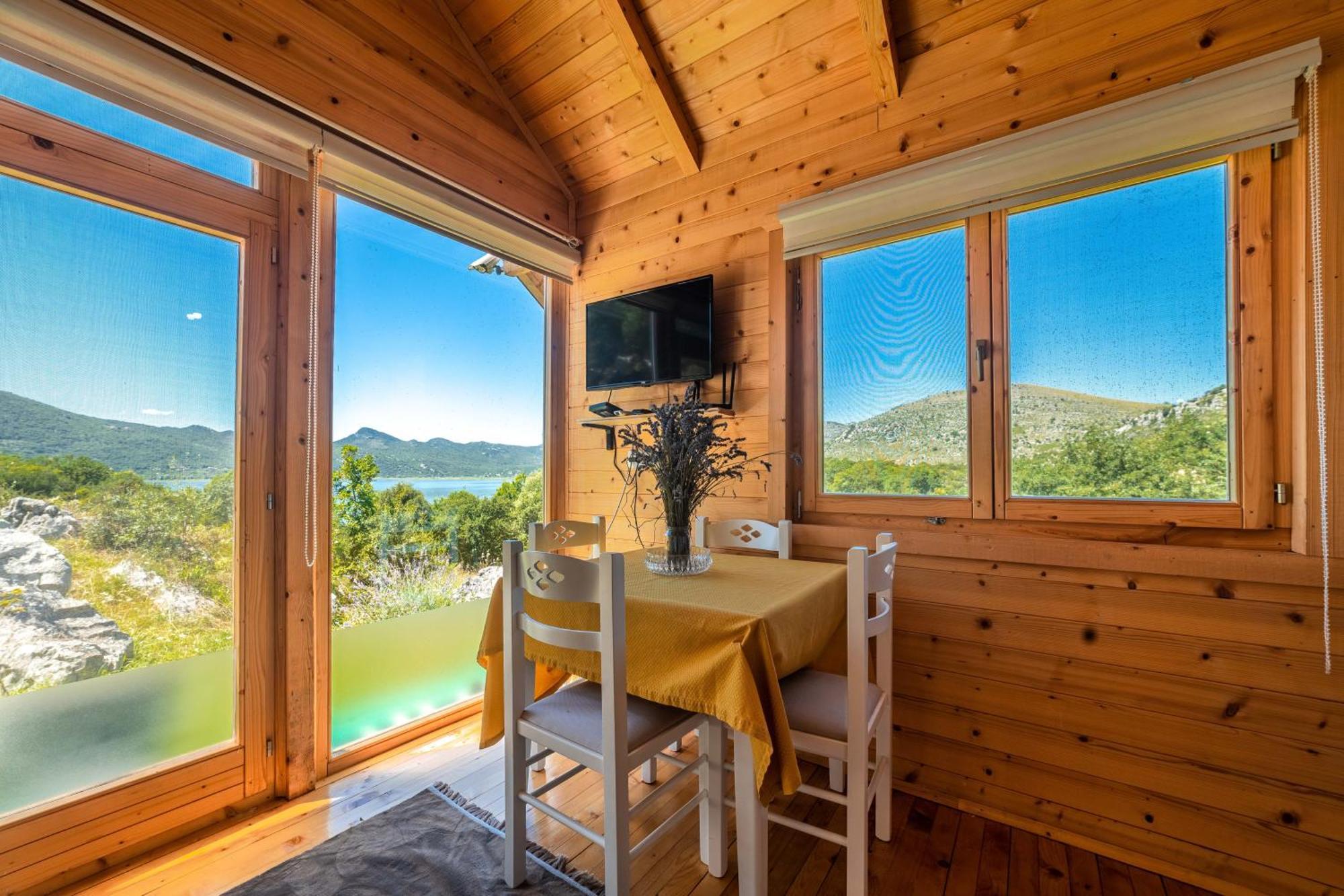 Boljesestre Lake Retreat Golubovci Екстериор снимка