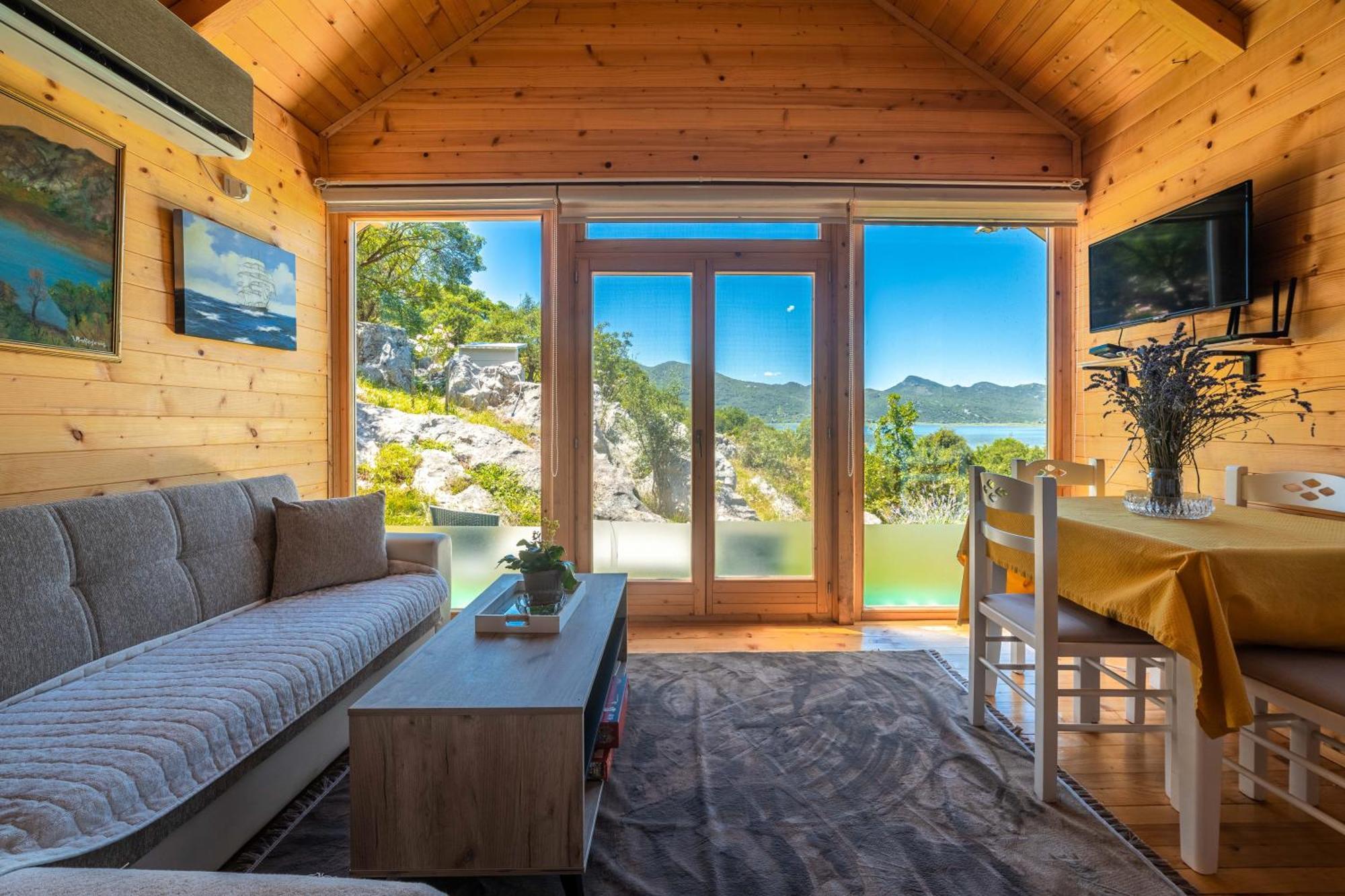 Boljesestre Lake Retreat Golubovci Екстериор снимка